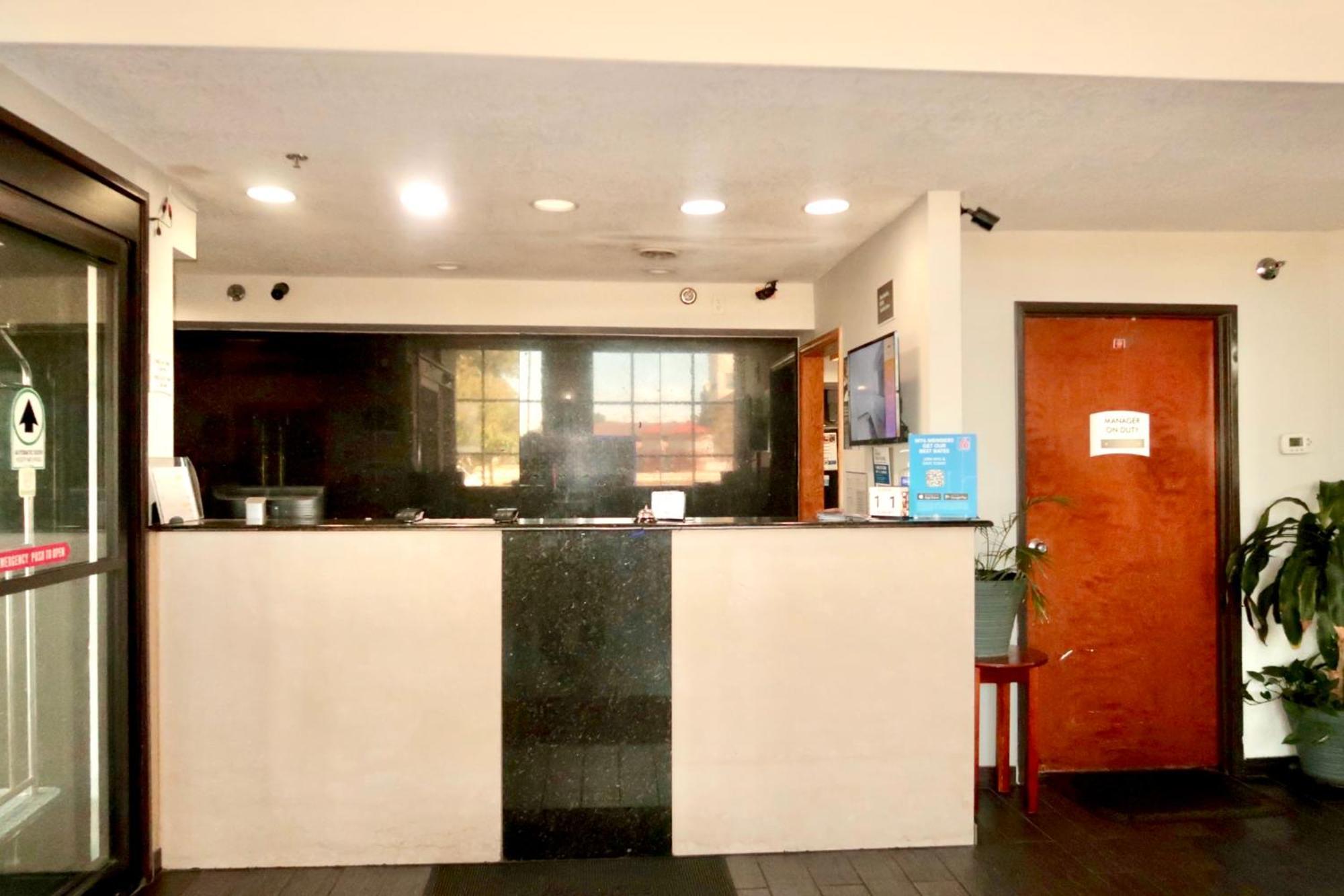 Motel 6 Elkhart, In Екстер'єр фото