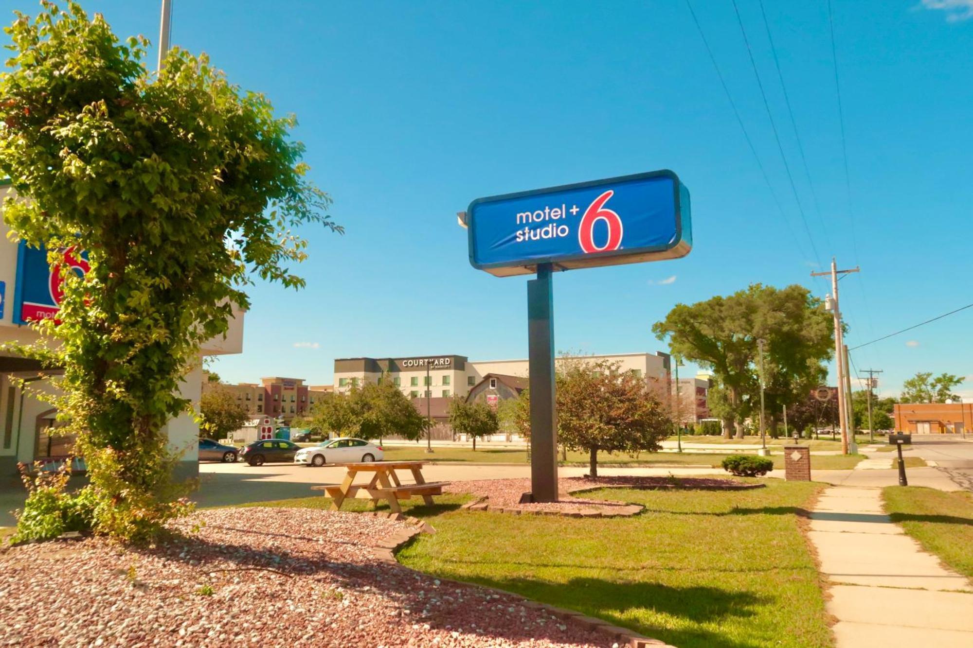 Motel 6 Elkhart, In Екстер'єр фото