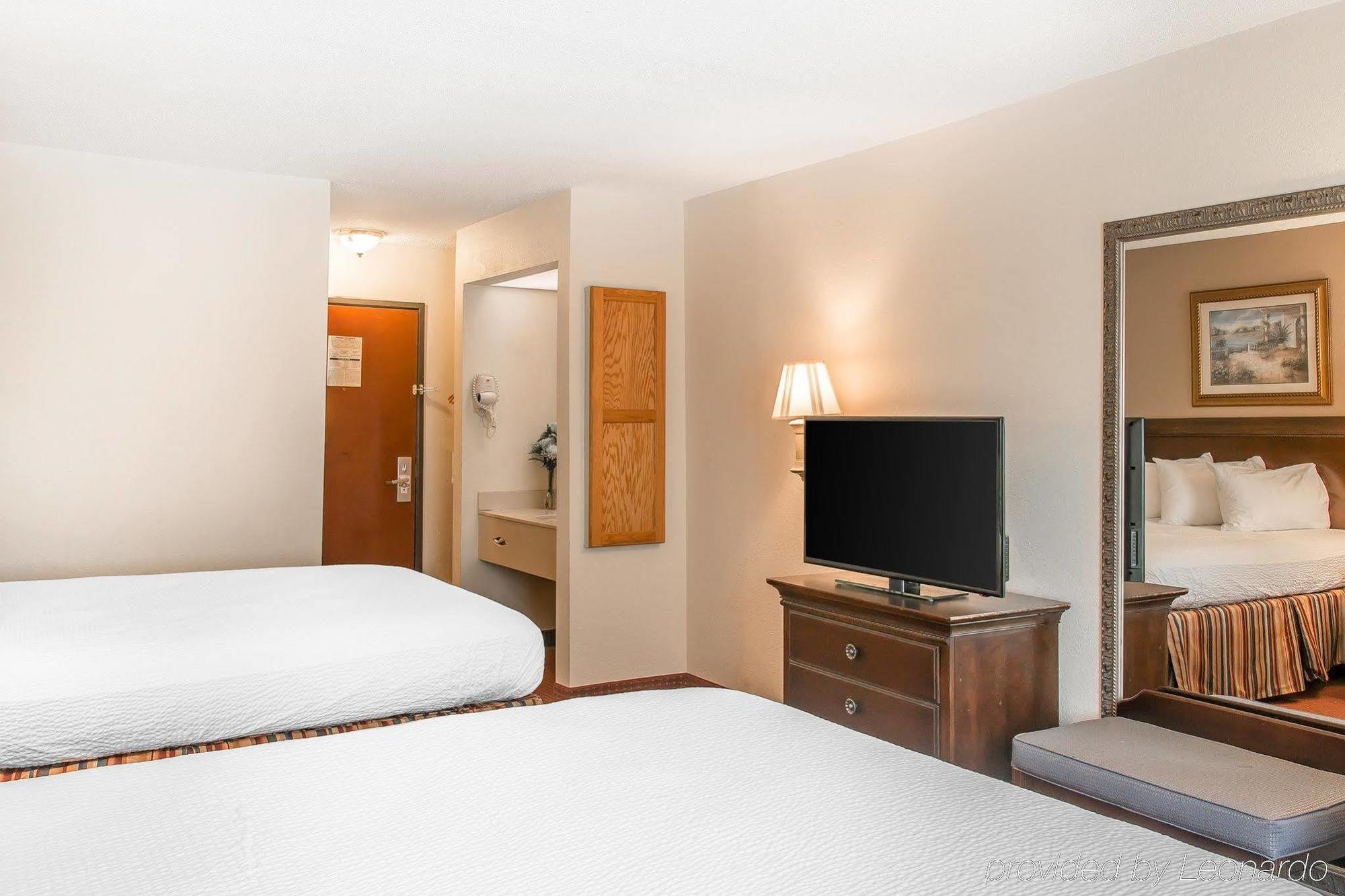 Motel 6 Elkhart, In Екстер'єр фото