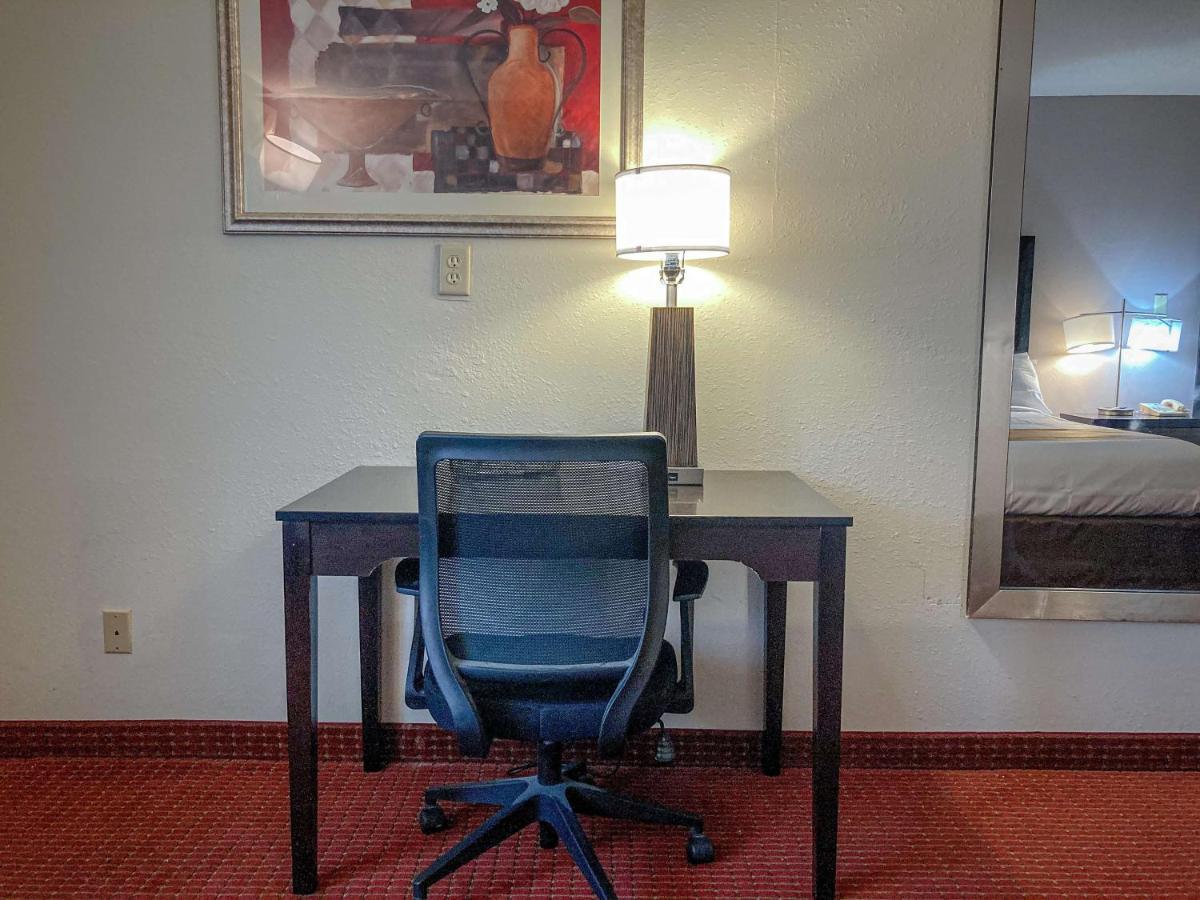 Motel 6 Elkhart, In Екстер'єр фото