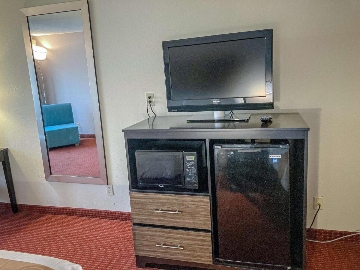 Motel 6 Elkhart, In Екстер'єр фото