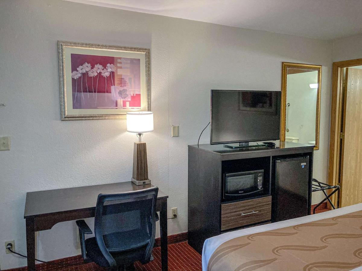 Motel 6 Elkhart, In Екстер'єр фото